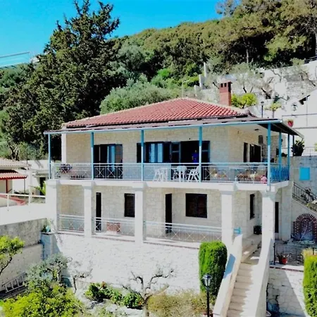 Irini Traditional House بيت للعطل